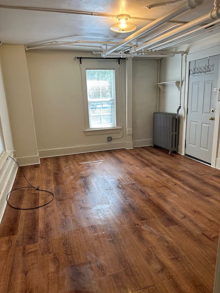 "I Building" Washington Court - Photo 2 of 8