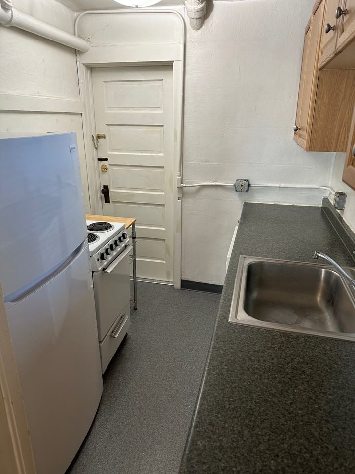 "I Building" Washington Court - Photo 3 of 8