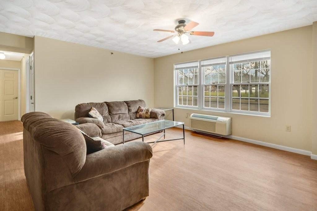 602 West Seneca Street - Photo 2 of 10