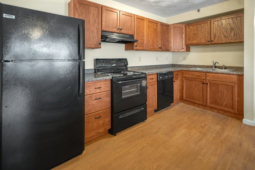 602 West Seneca Street - Photo 3 of 10