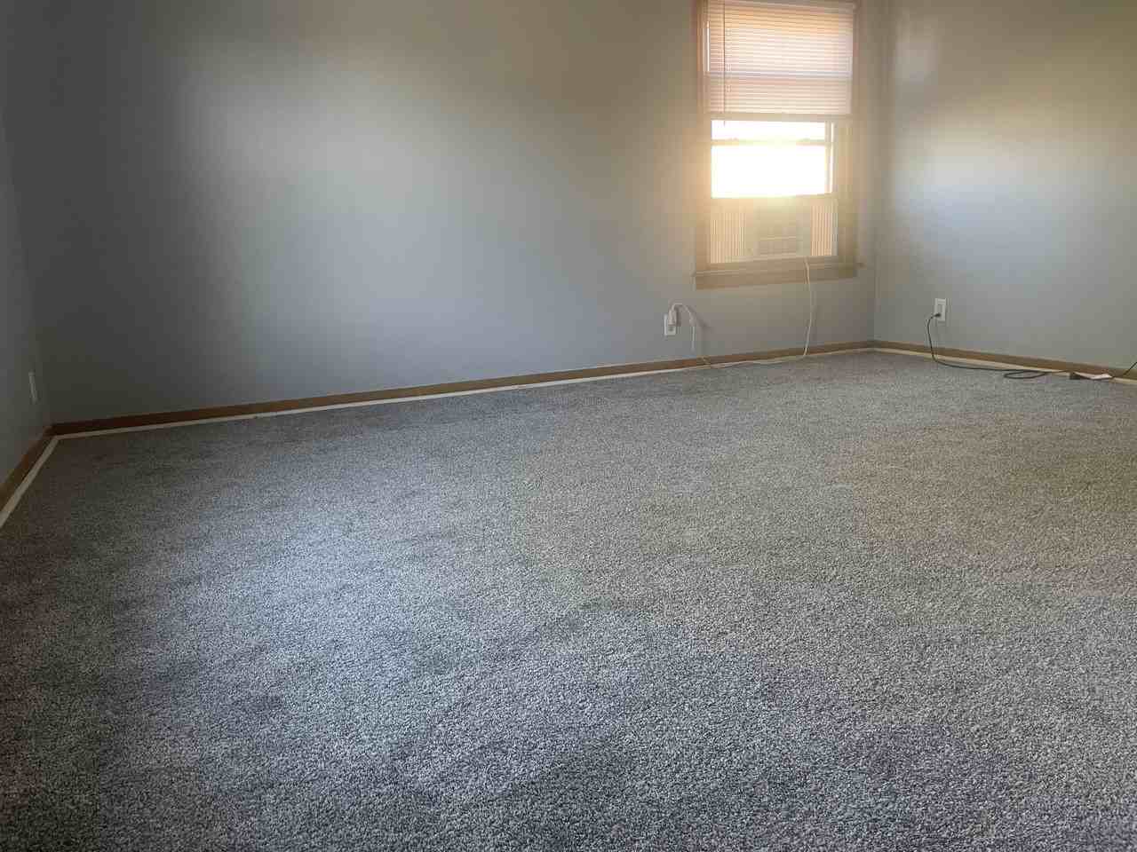 110 South Grand Avenue West - Photo 2 of 5