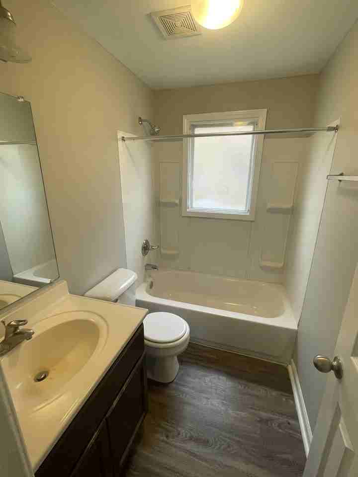 1835 East 8th Street - Photo 5 of 6