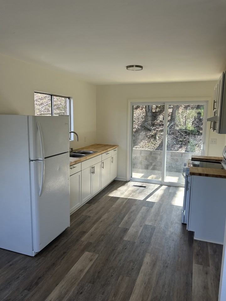 3310 Easton Avenue #B - Photo 3 of 17