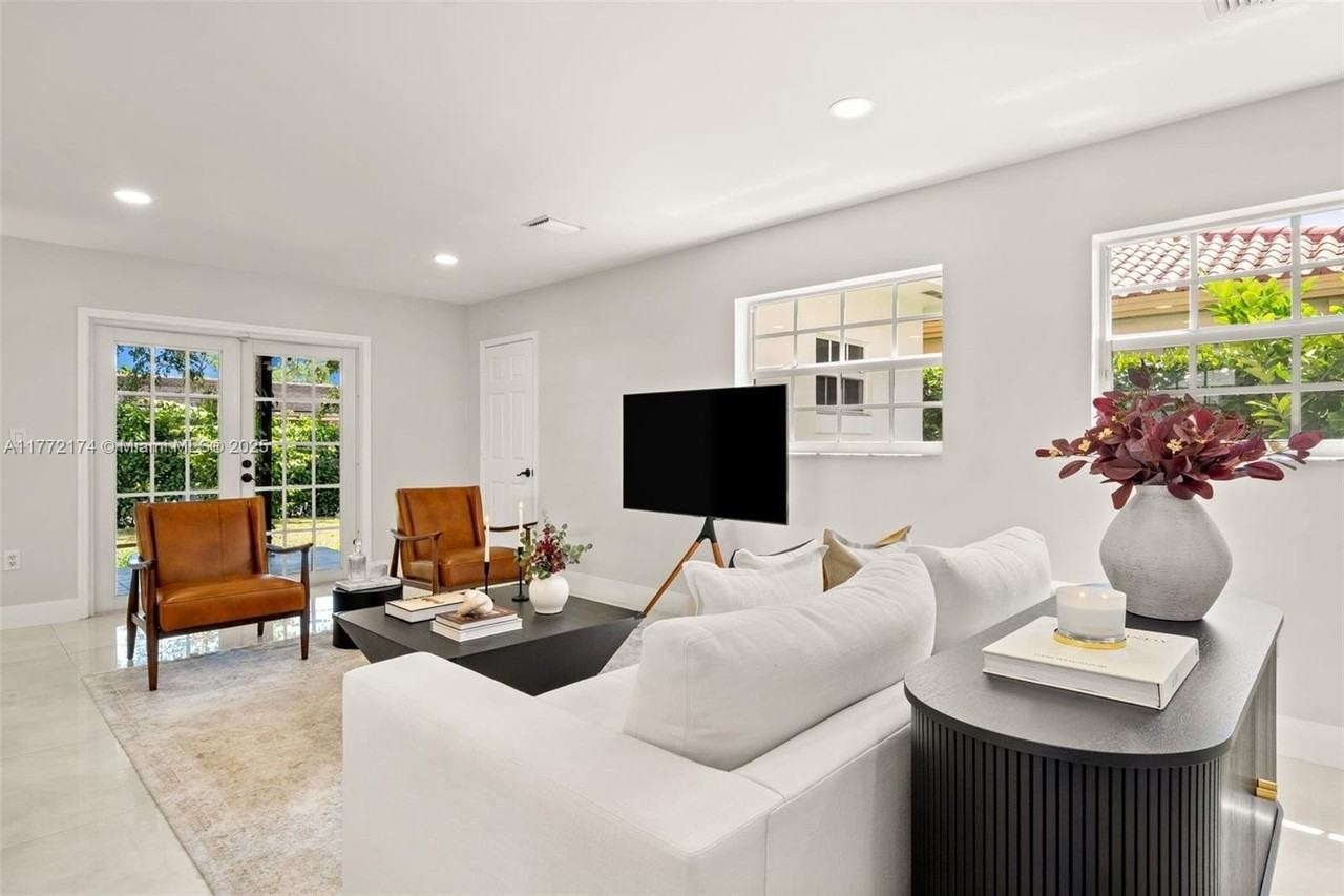 911 Sw 57th Ave #911 - Photo 7 of 42