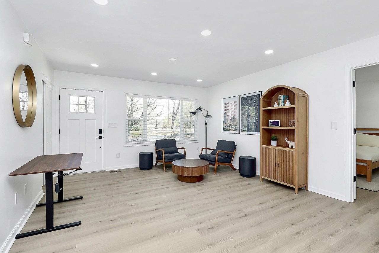 Ivanhoe Pl - Photo 2 of 8