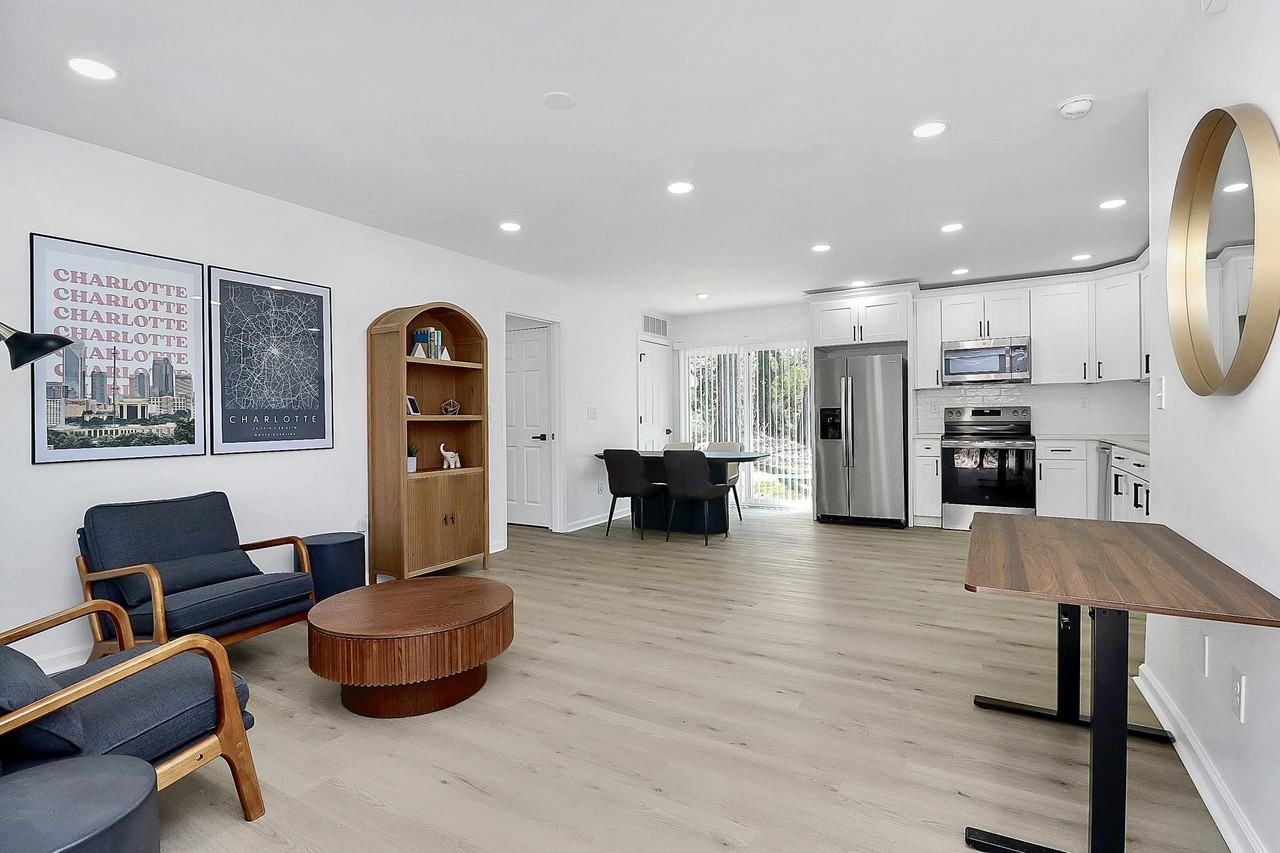 Ivanhoe Pl - Photo 3 of 8