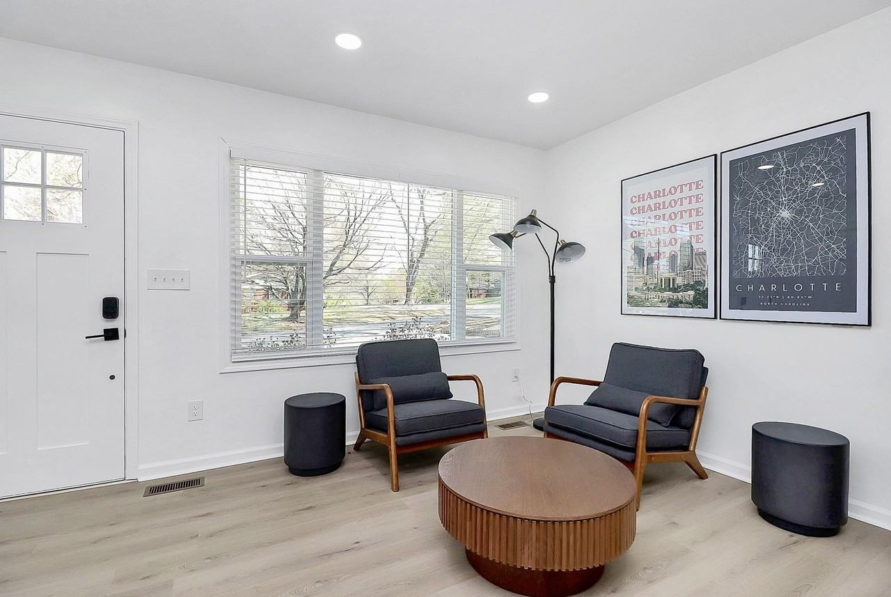 Ivanhoe Pl - Photo 4 of 8