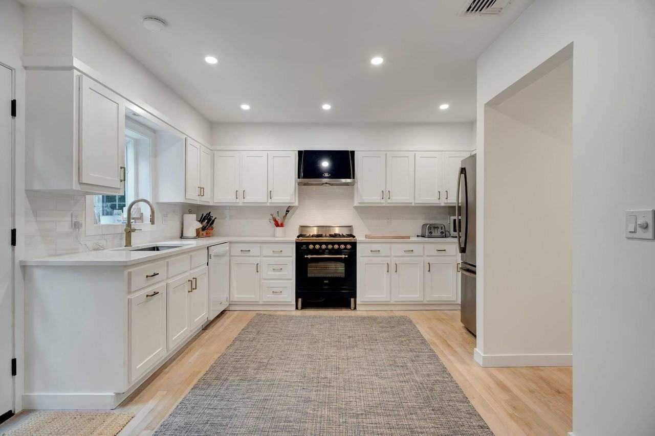 4 Barker Ln - Photo 7 of 13