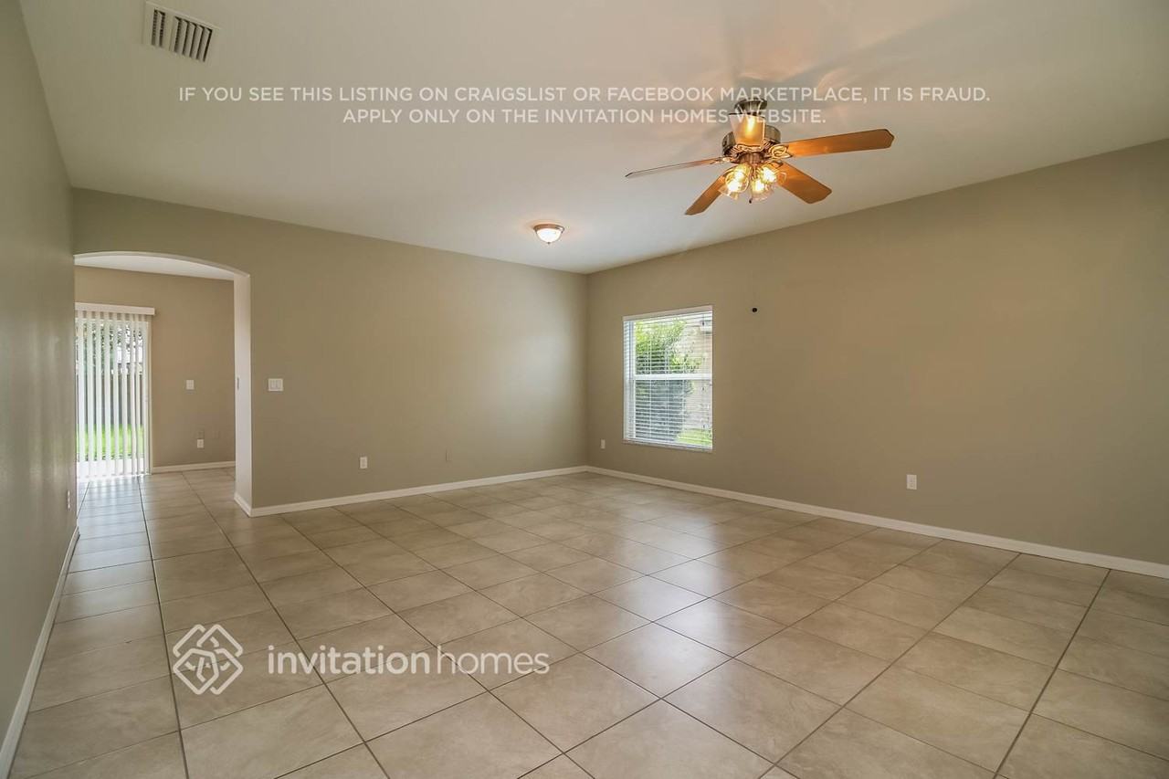 10851 Newbridge Dr - Photo 4 of 17