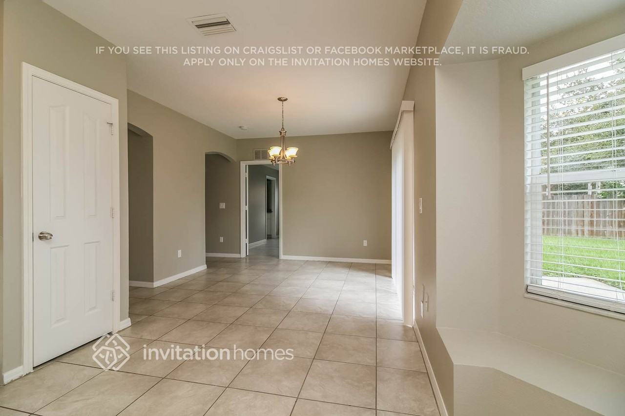 10851 Newbridge Dr - Photo 6 of 17