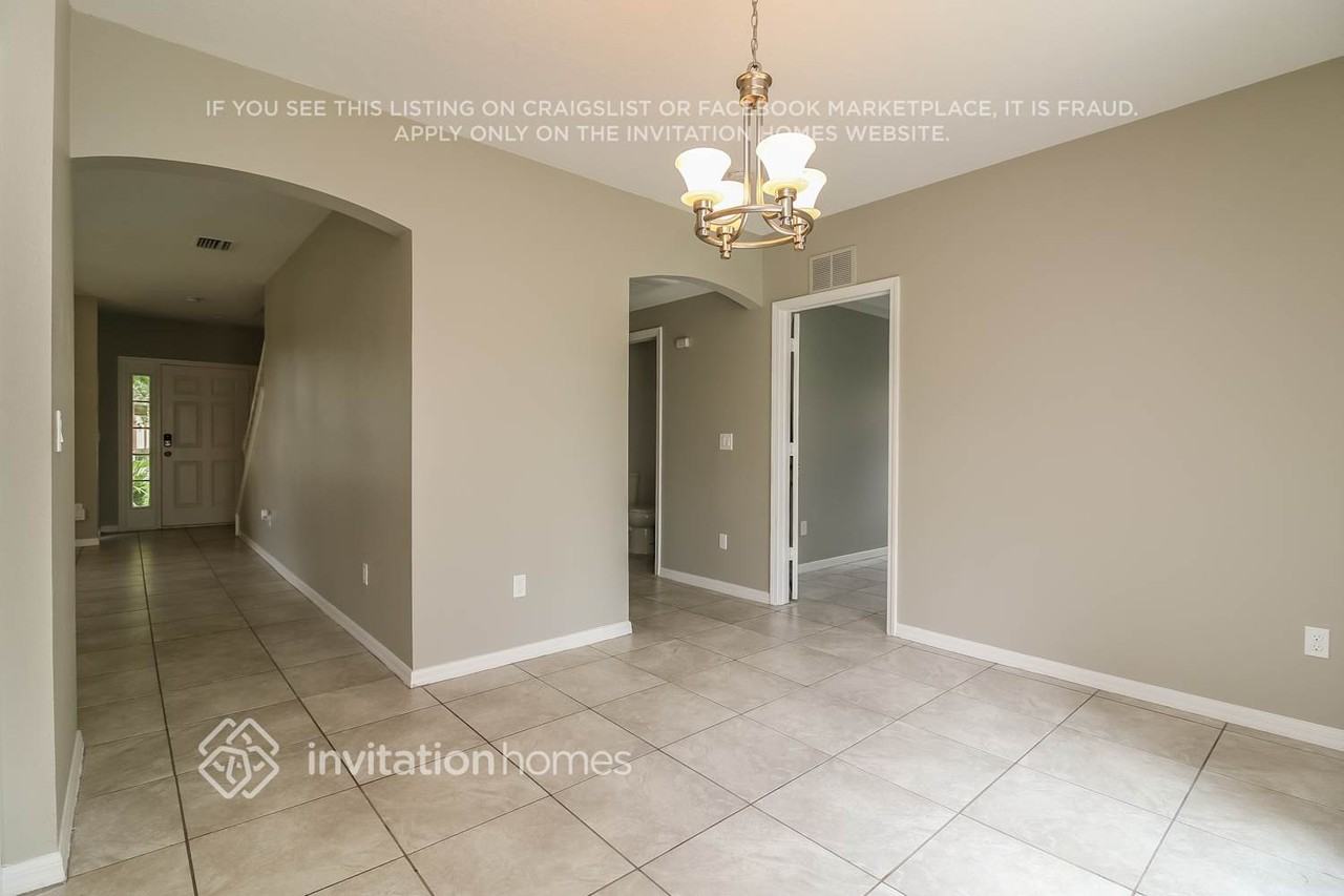 10851 Newbridge Dr - Photo 5 of 17