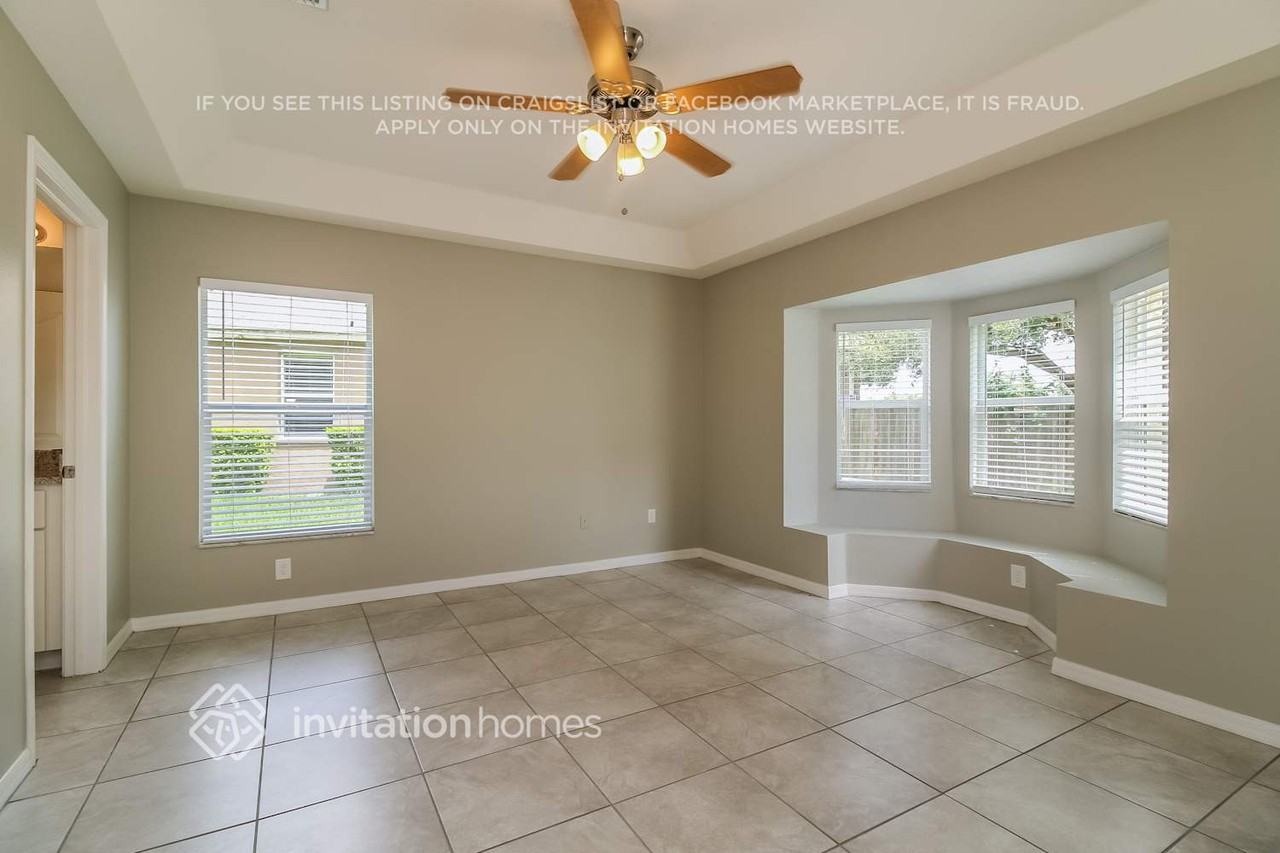 10851 Newbridge Dr - Photo 7 of 17