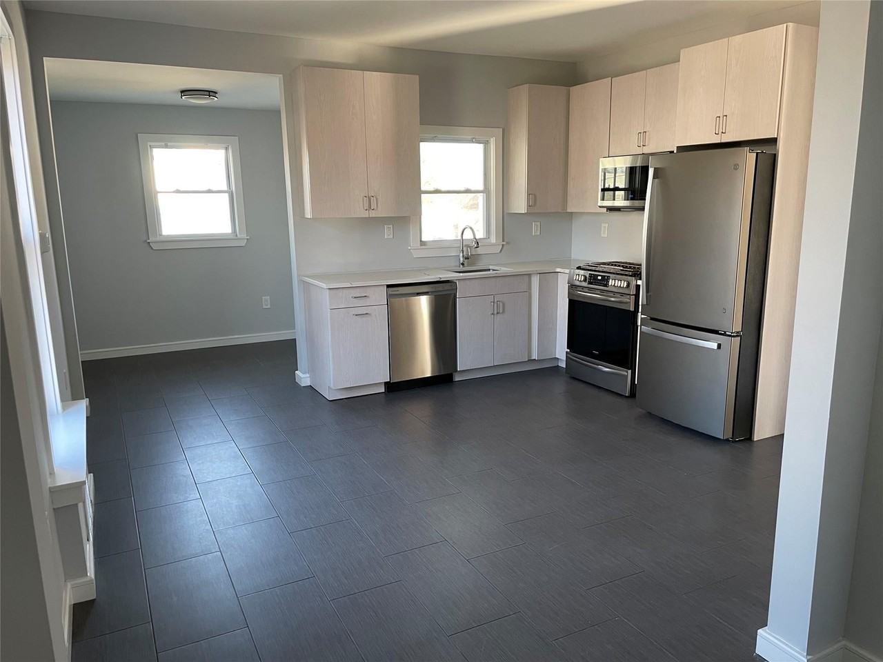 30 N Liberty Dr - Photo 2 of 11