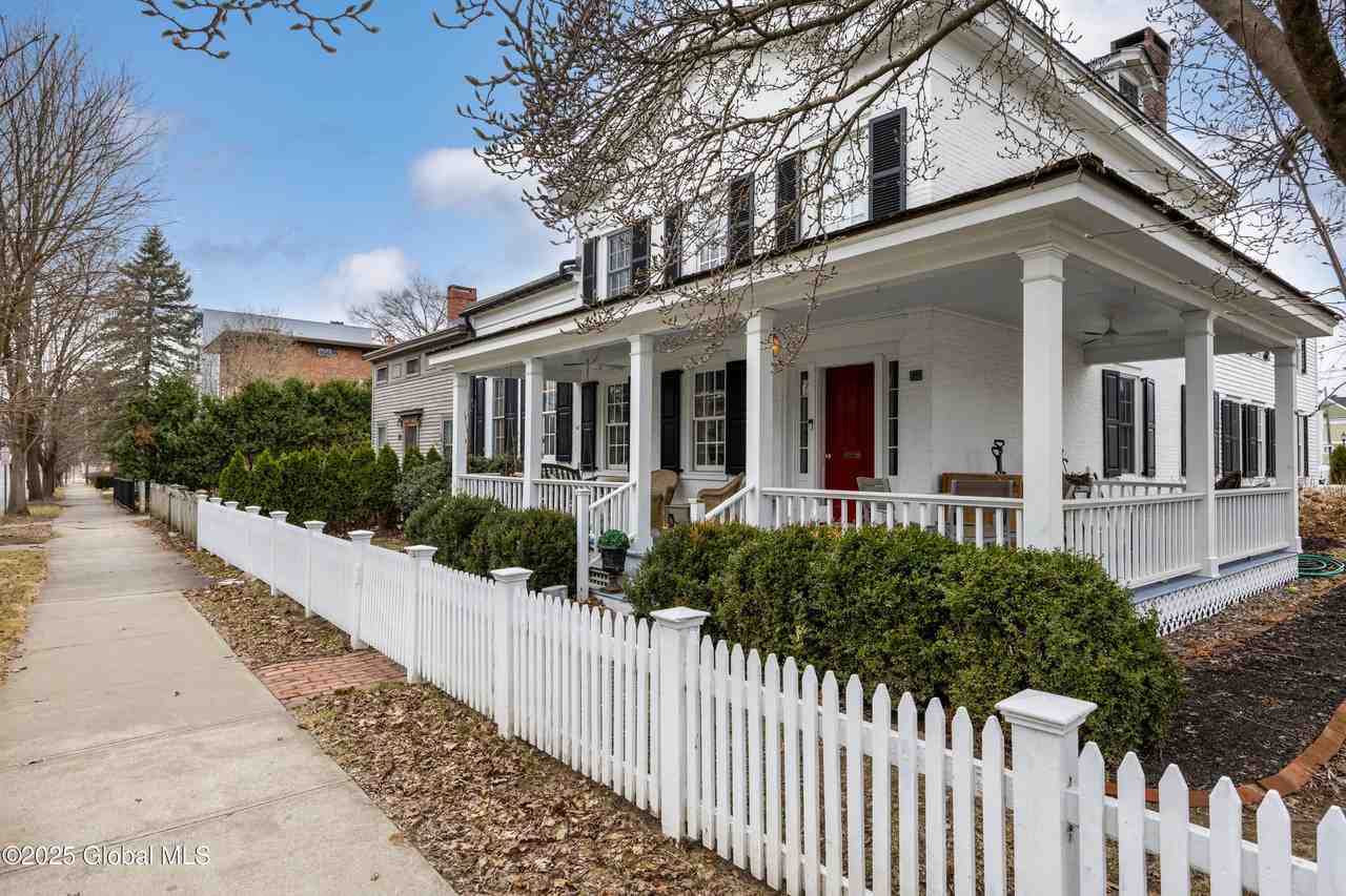 49 Franklin St - Photo 2 of 50