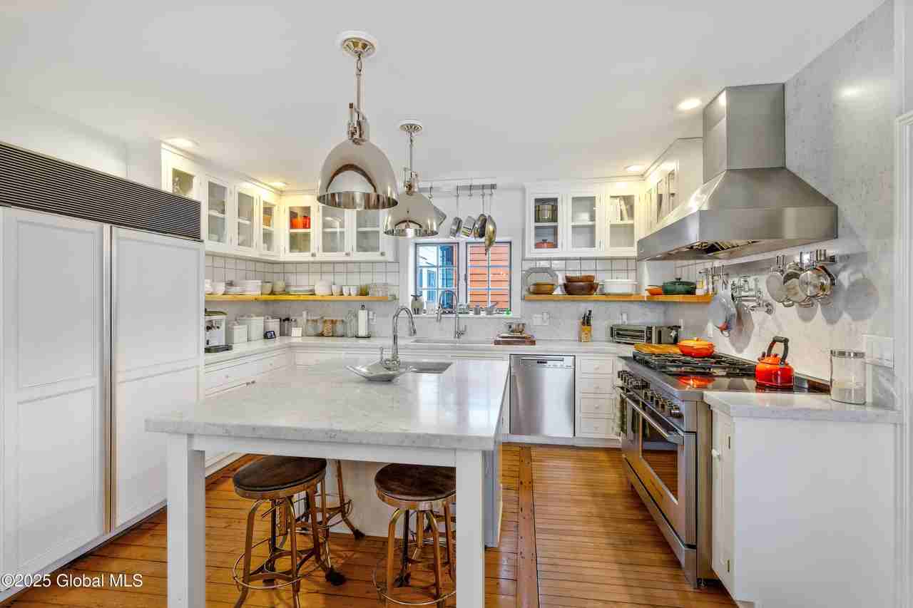 49 Franklin St - Photo 5 of 50