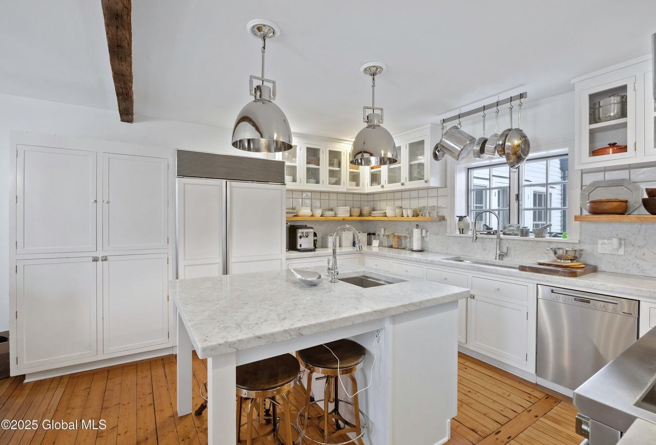 49 Franklin St - Photo 6 of 50