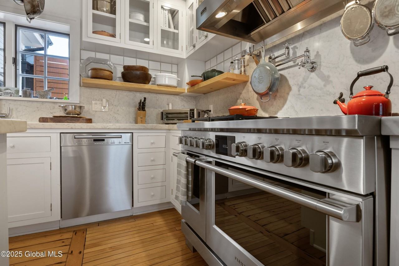 49 Franklin St - Photo 7 of 50