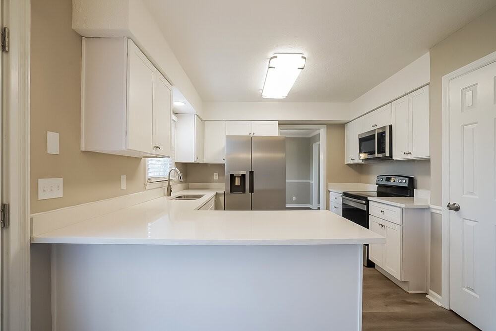 5428 Village Way - Photo 7 of 17