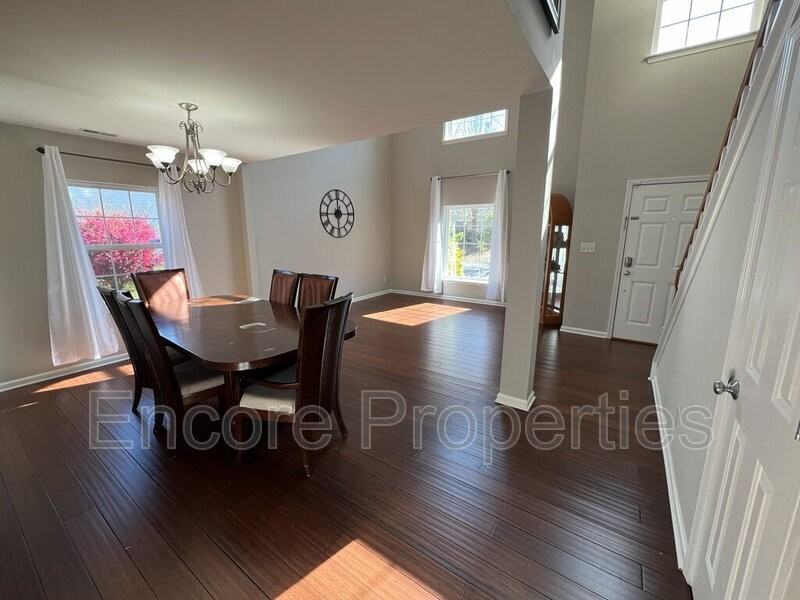 4504 Bay Point Dr - Photo 3 of 19