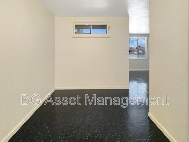 1405 Visalia Ave - Photo 2 of 15