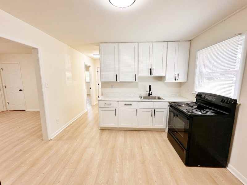 819 Dana Pl - Photo 3 of 7