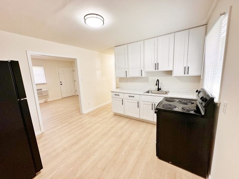 819 Dana Pl - Photo 4 of 7