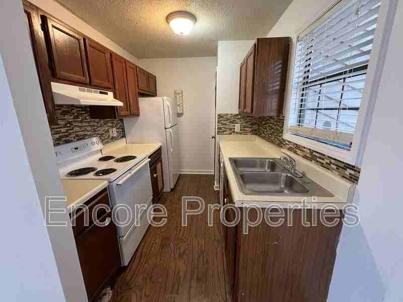 2146 Charles St #12 - Photo 3 of 12