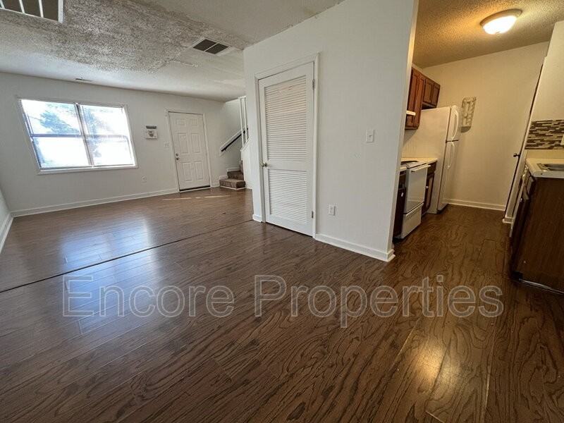 2146 Charles St #12 - Photo 4 of 12