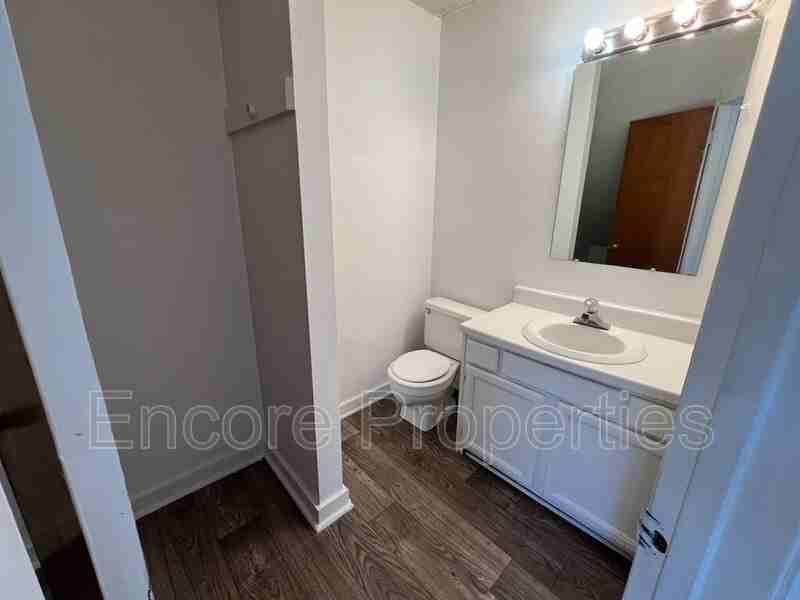 2146 Charles St #12 - Photo 6 of 12