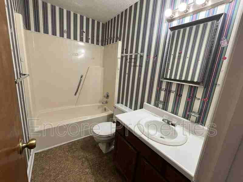 2146 Charles St #12 - Photo 7 of 12