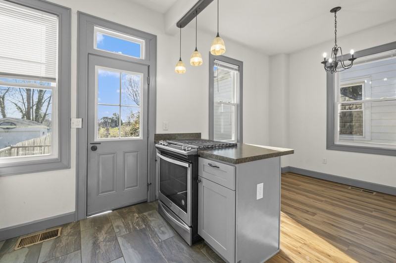 4902 Greenlee Ave - Photo 3 of 21