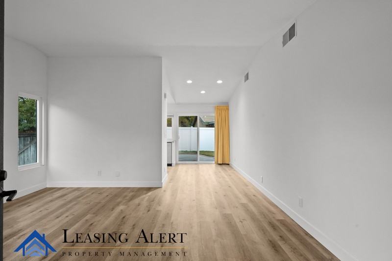 25704 Leticia Dr - Photo 2 of 15