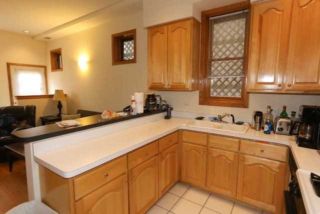 929 W Wolfram St #1 - Photo 3 of 20