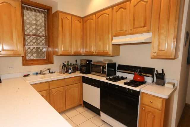 929 W Wolfram St #1 - Photo 4 of 20