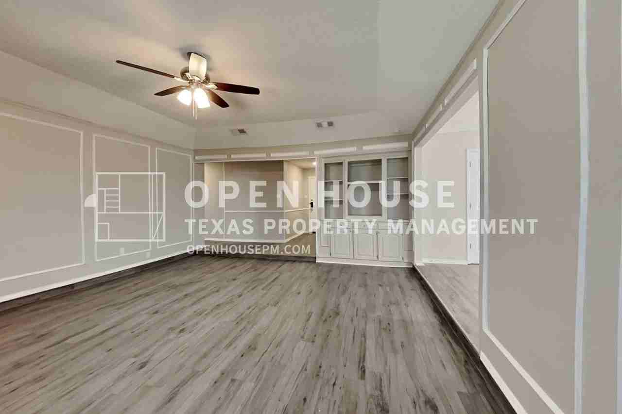 4113 Chestnut St - Photo 3 of 19