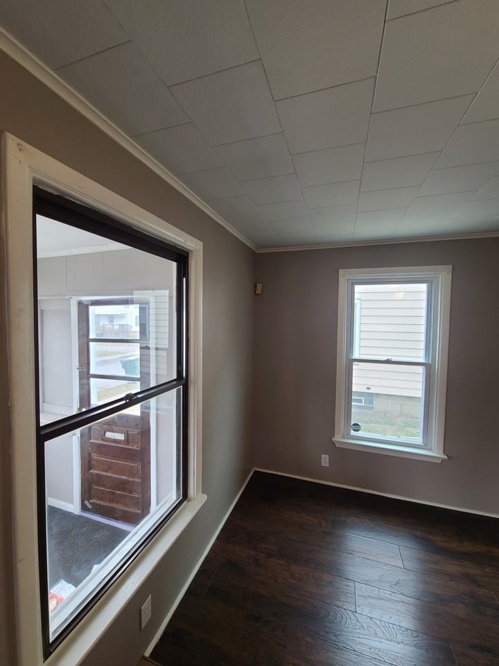77 Alberta St - Photo 3 of 15
