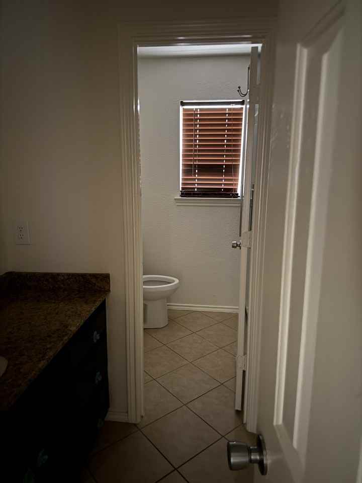 912 Smokerise Cir #NA - Photo 2 of 15