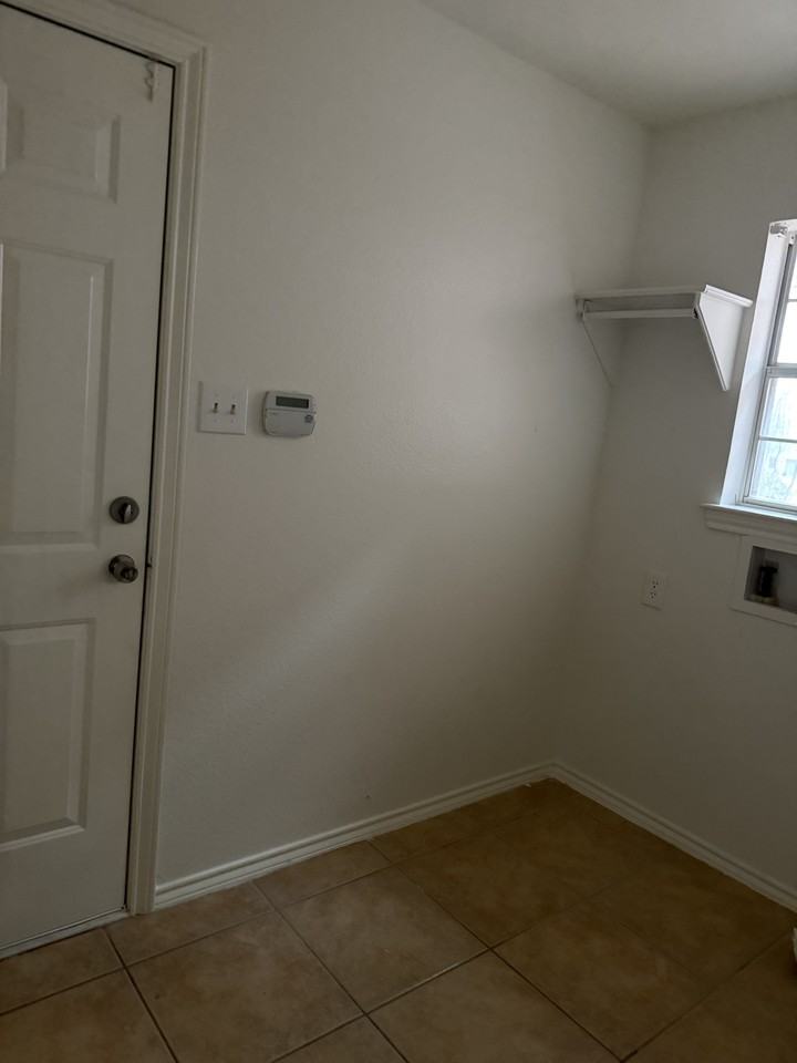 912 Smokerise Cir #NA - Photo 5 of 15