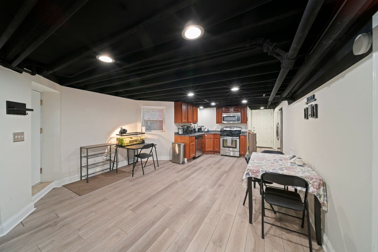 5009 W Montrose Ave - Photo 3 of 17