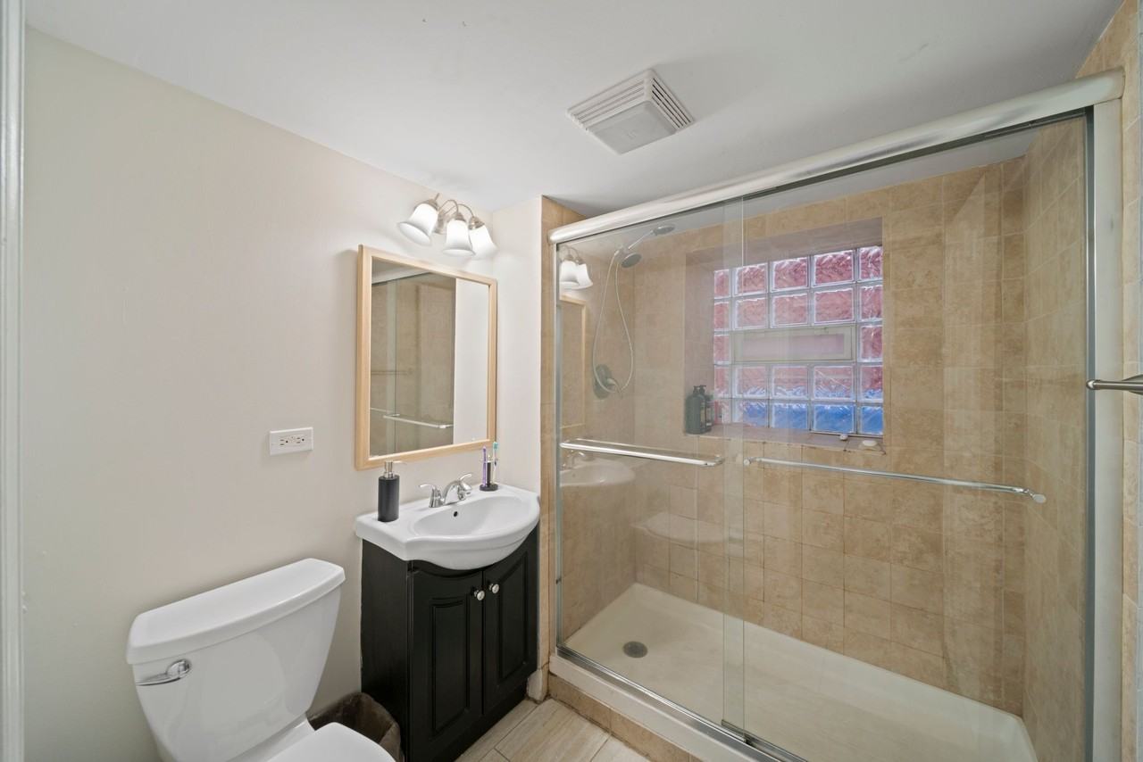 5009 W Montrose Ave - Photo 6 of 17