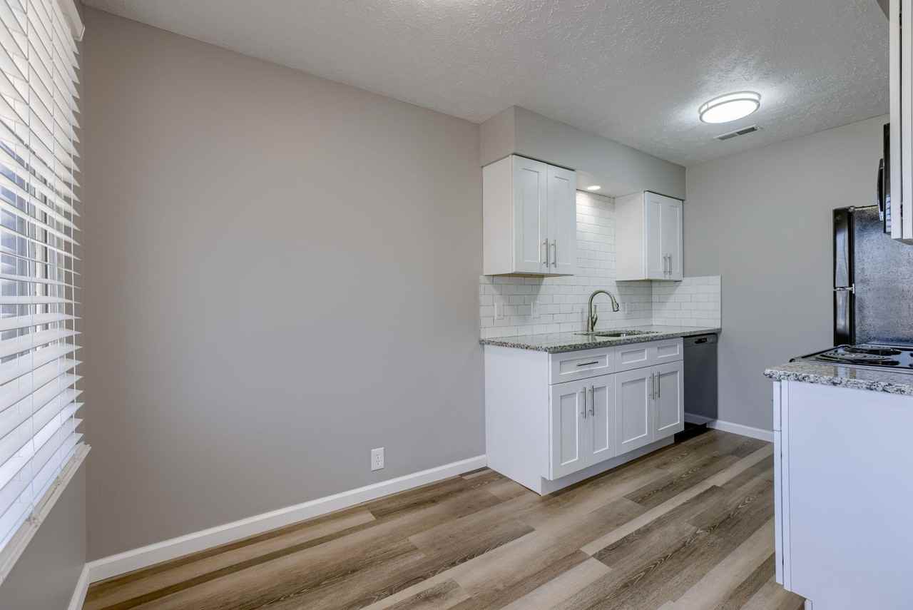 8005 South 48th Avenue*** - Photo 5 of 25