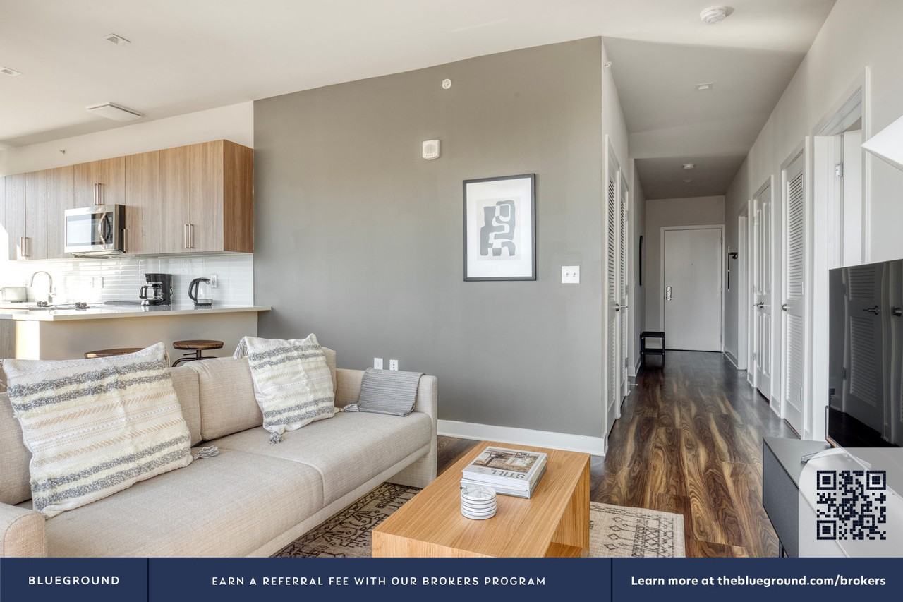 3110 10th Street North - Photo 5 of 41