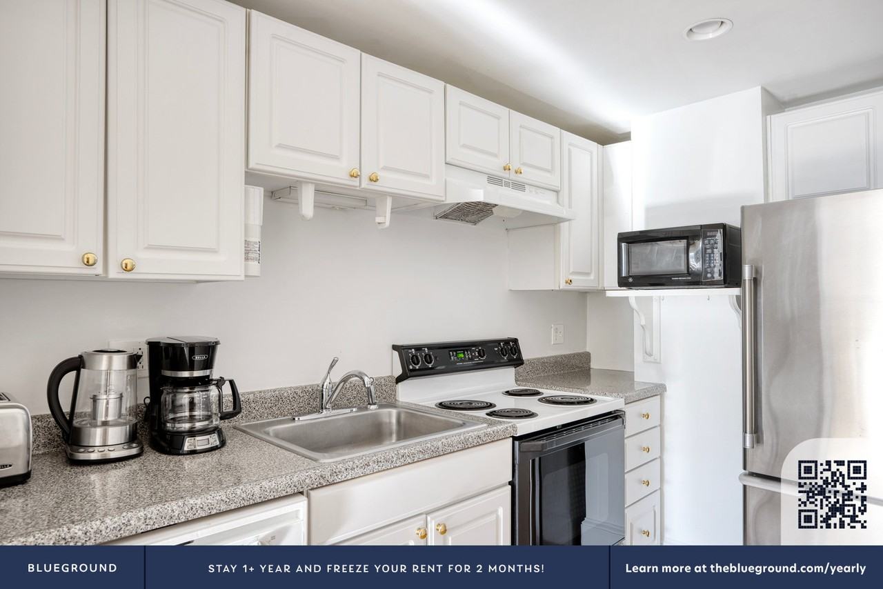 14 Derne St #827 - Photo 7 of 20