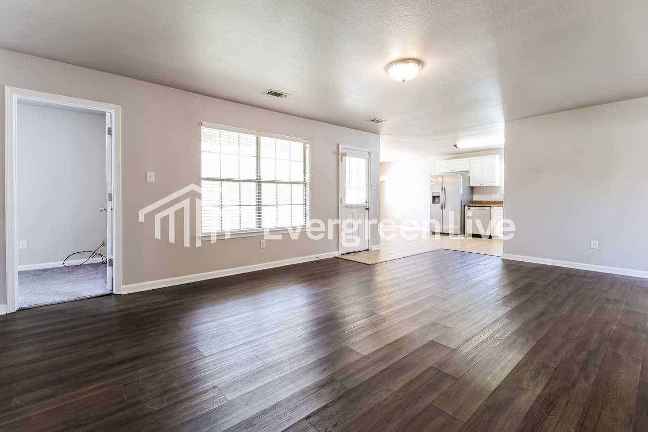 13913 Magnolia Glen Dr - Photo 3 of 15