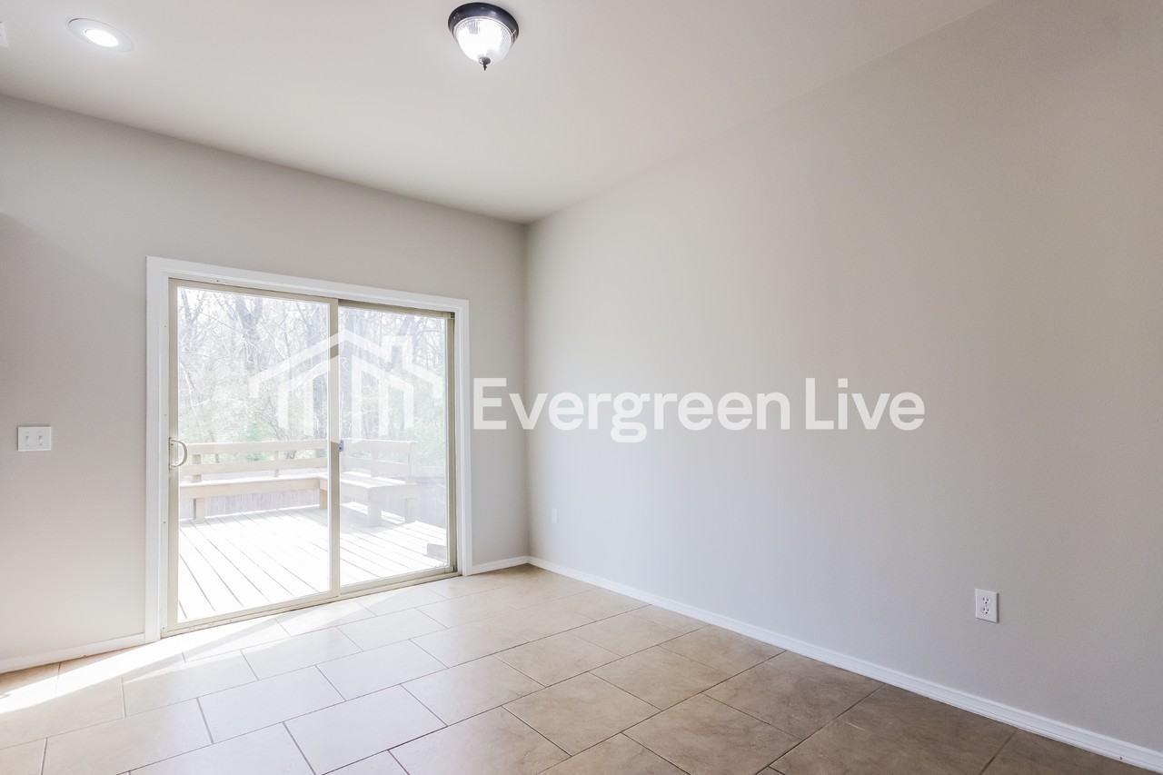 252 S Tamarind Cv - Photo 3 of 15