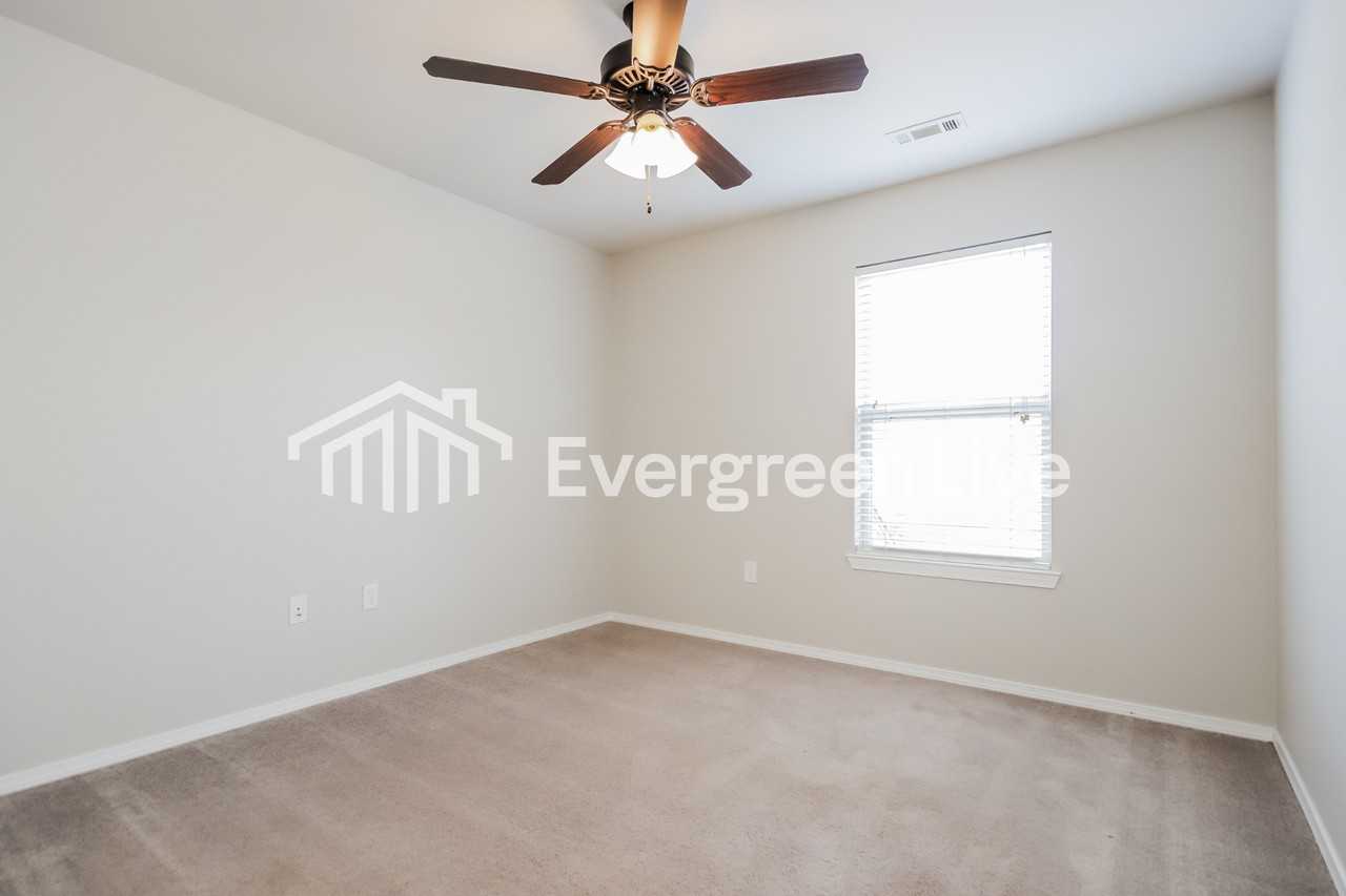 252 S Tamarind Cv - Photo 4 of 15