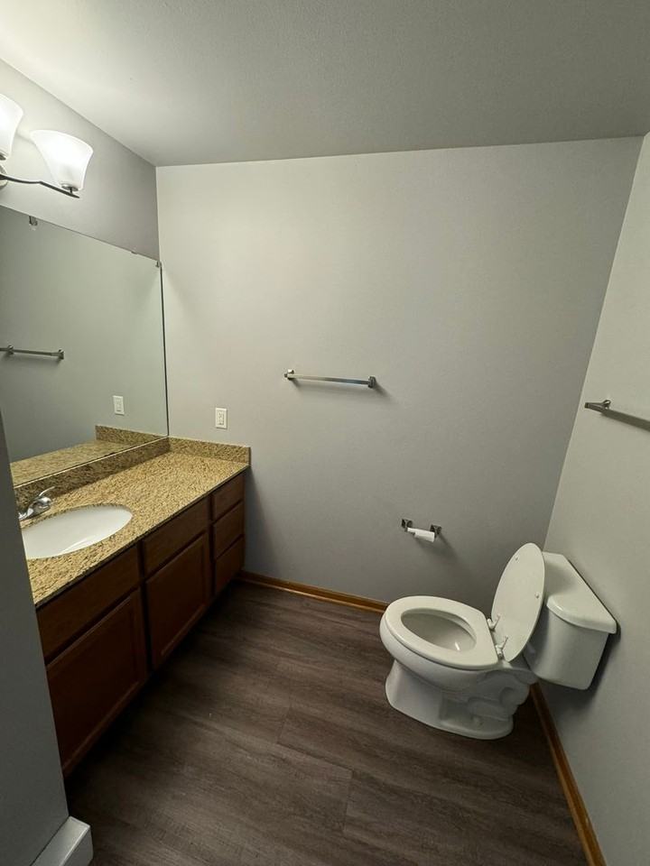 Fairhaven Court Apartments - Photo 2 of 20