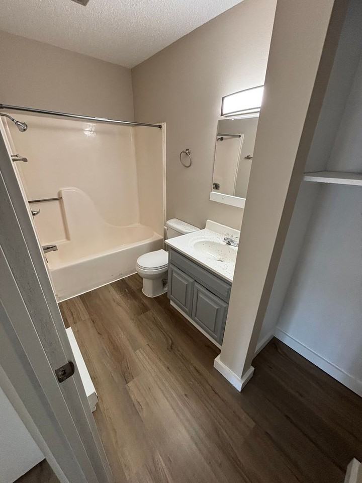 506 E 18th St - Photo 5 of 7