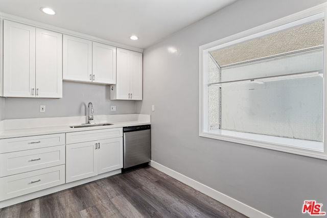 105 Roswell Ave #105 - Photo 3 of 16