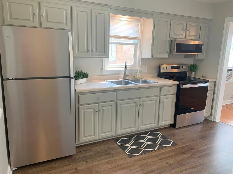 20645 Holyoke Ave - Photo 2 of 3